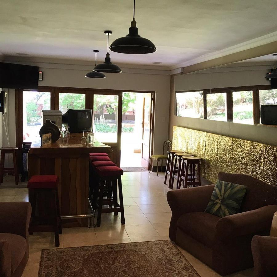 Or Tambo Guest House Kempton Park Bagian luar foto