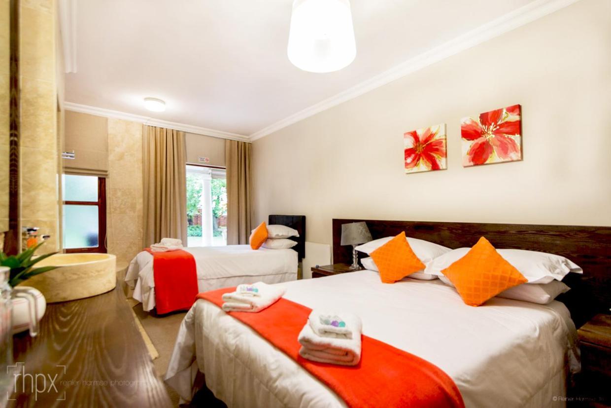 Or Tambo Guest House Kempton Park Bagian luar foto