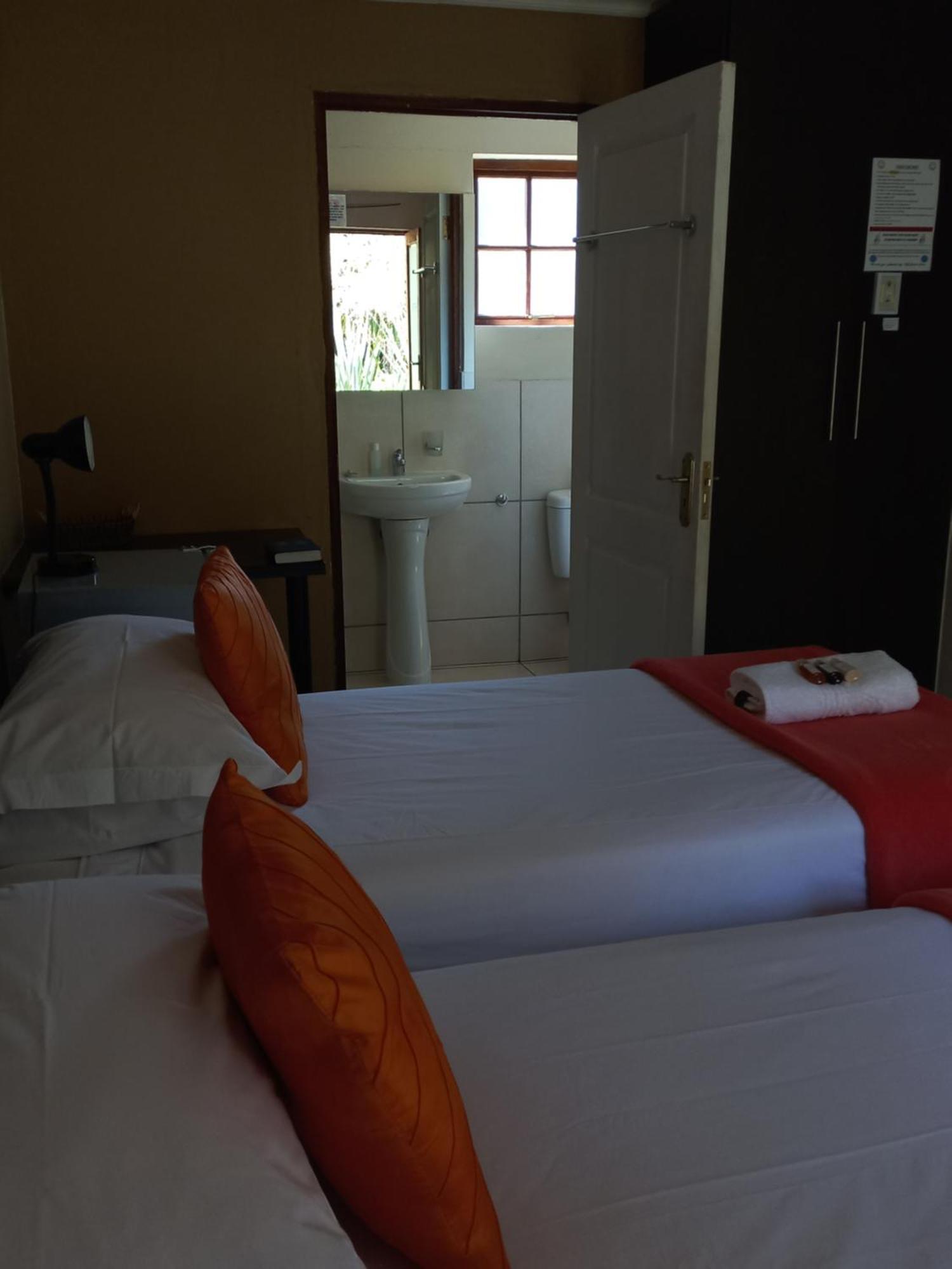 Or Tambo Guest House Kempton Park Bagian luar foto