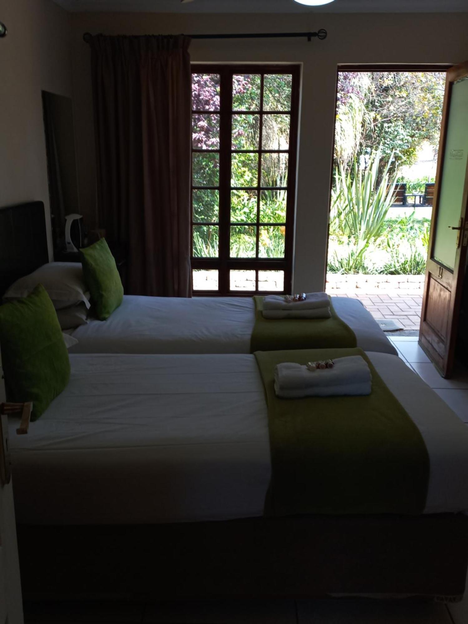 Or Tambo Guest House Kempton Park Bagian luar foto