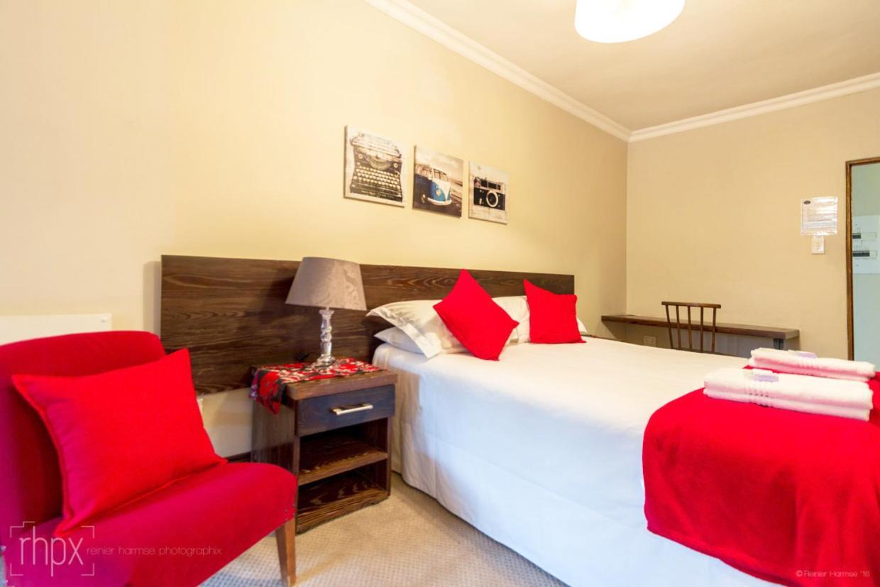 Or Tambo Guest House Kempton Park Bagian luar foto