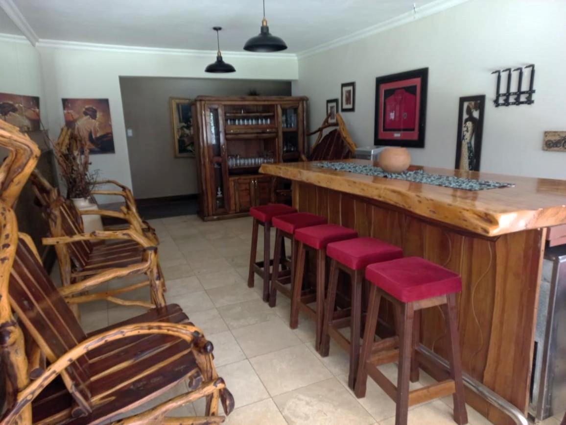 Or Tambo Guest House Kempton Park Bagian luar foto
