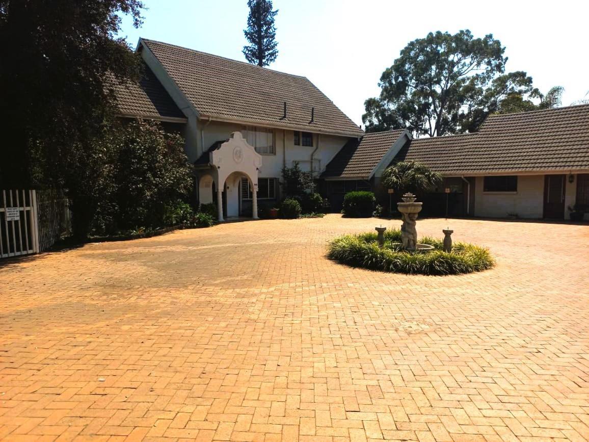 Or Tambo Guest House Kempton Park Bagian luar foto