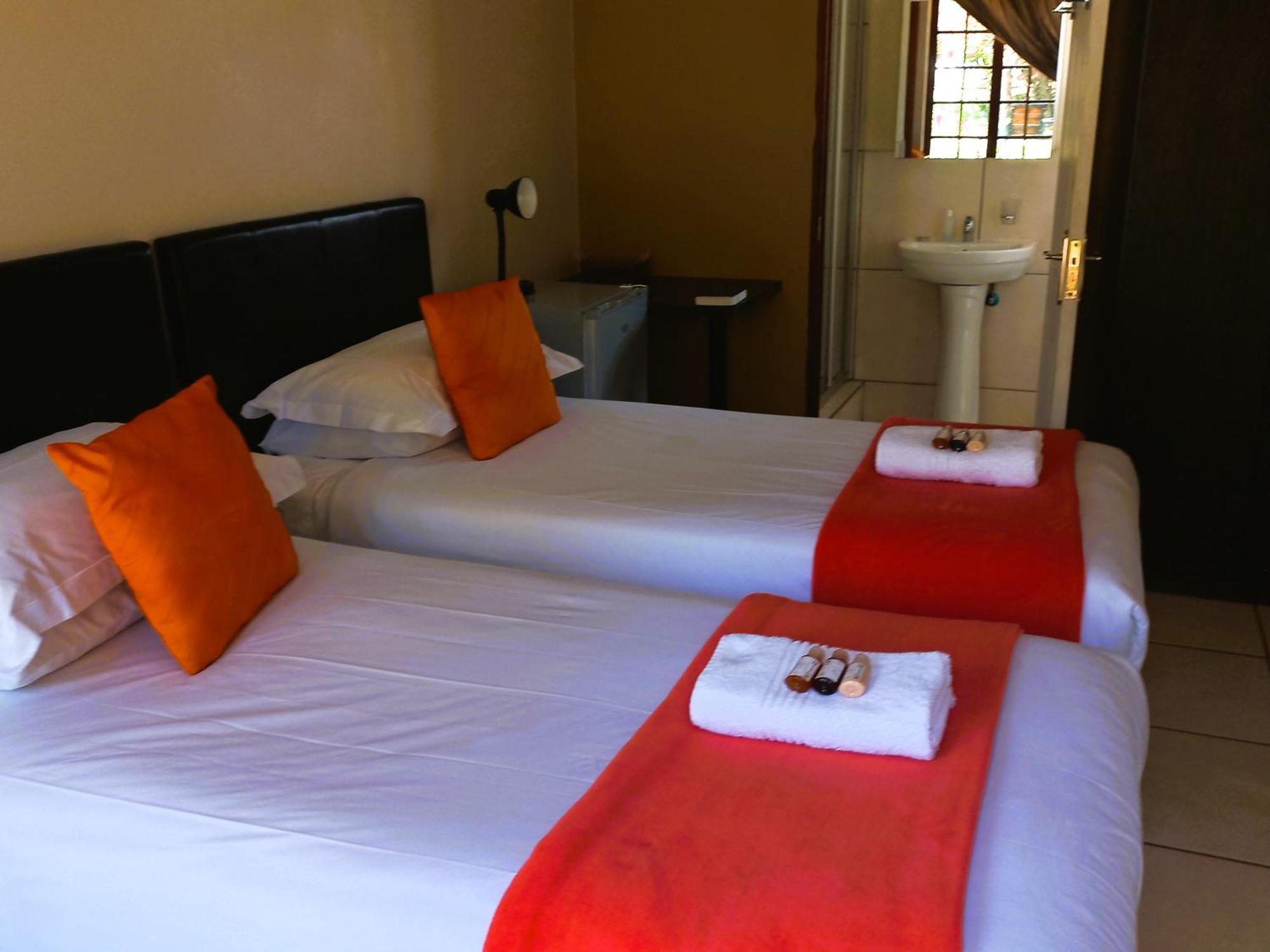Or Tambo Guest House Kempton Park Bagian luar foto