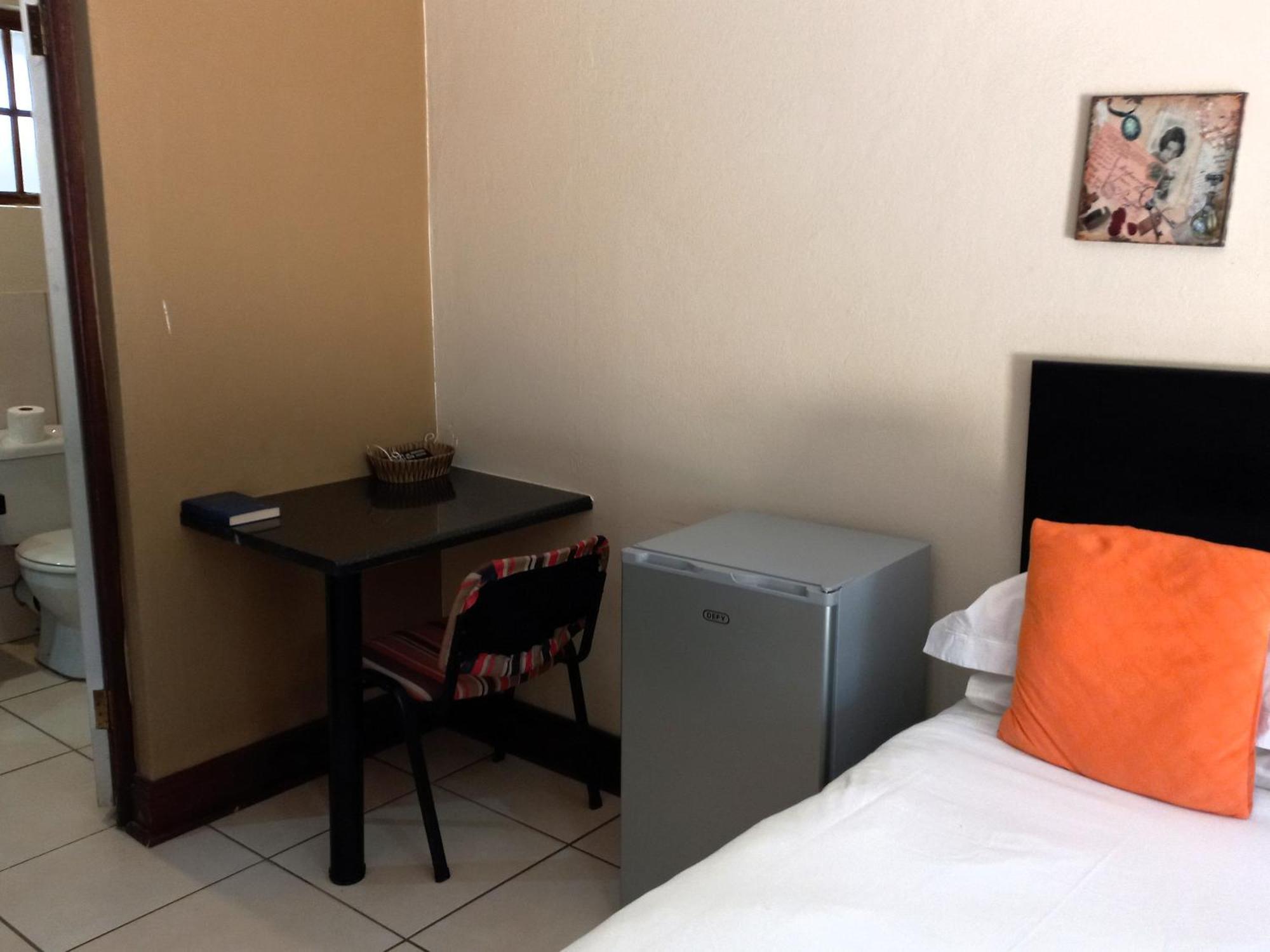 Or Tambo Guest House Kempton Park Bagian luar foto