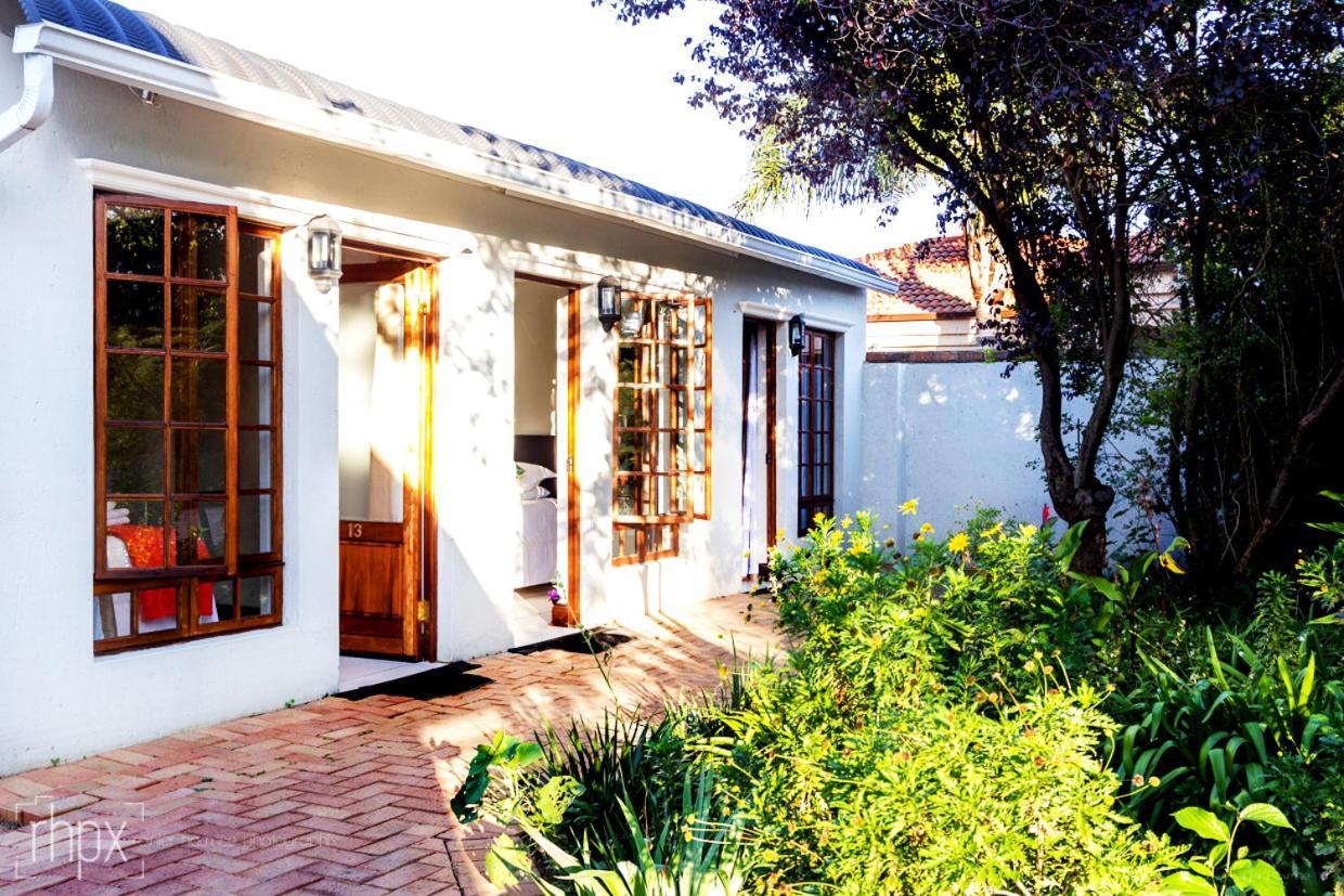 Or Tambo Guest House Kempton Park Bagian luar foto