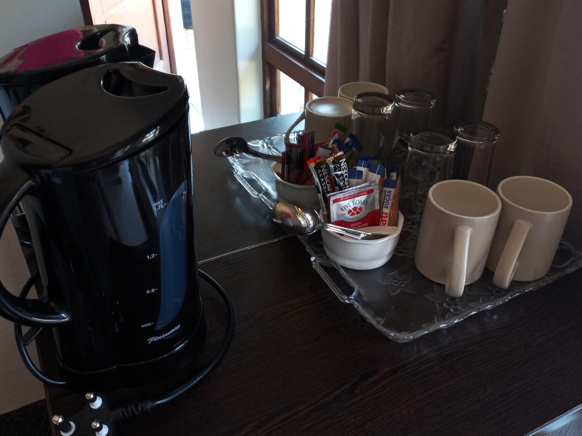 Or Tambo Guest House Kempton Park Bagian luar foto