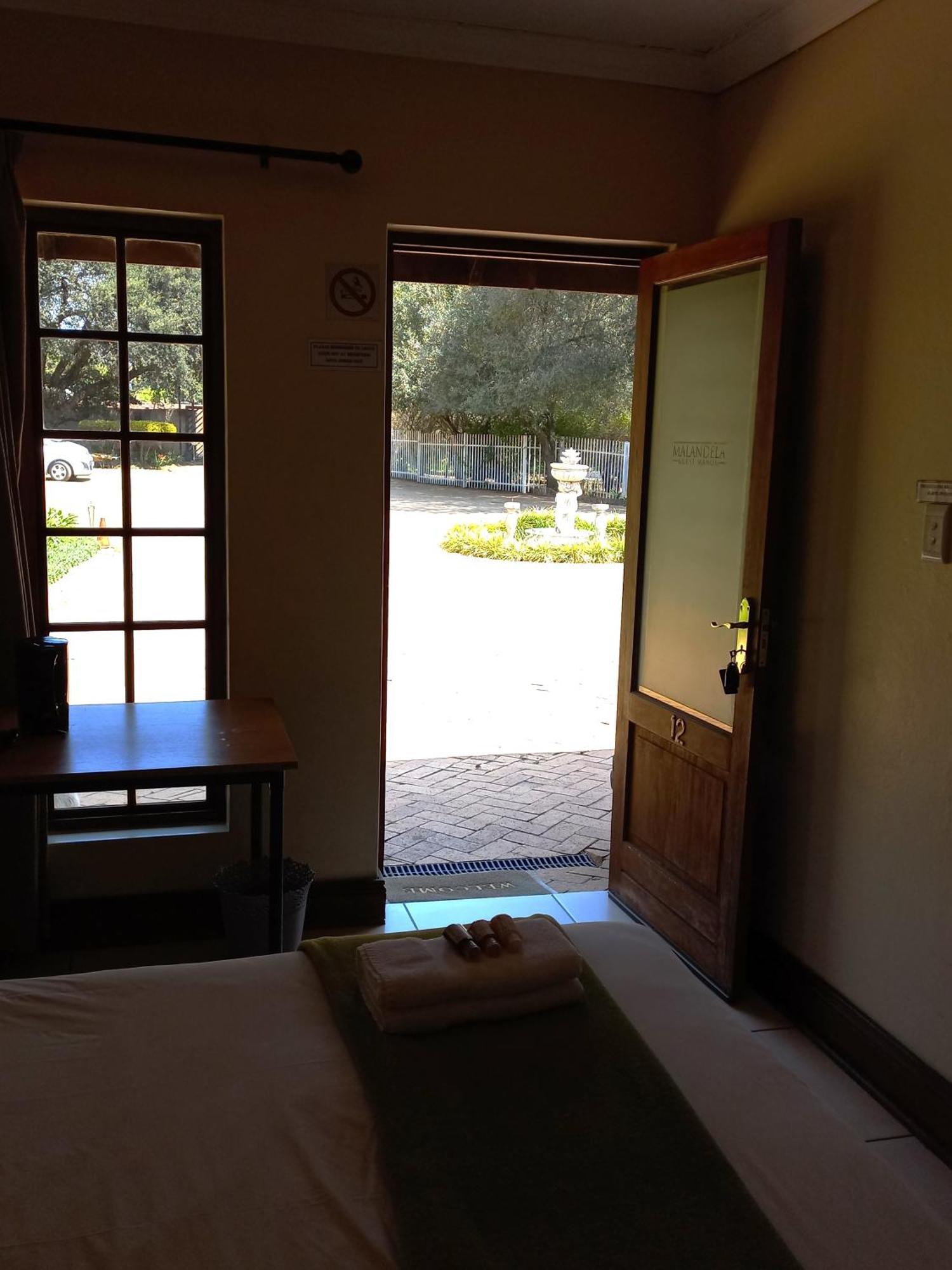 Or Tambo Guest House Kempton Park Bagian luar foto