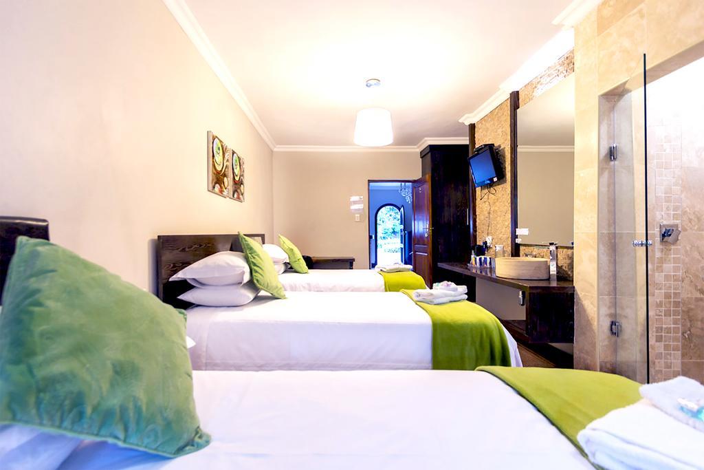 Or Tambo Guest House Kempton Park Bagian luar foto