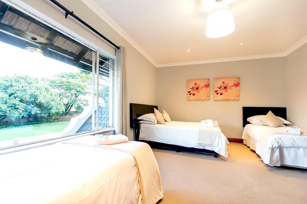 Or Tambo Guest House Kempton Park Bagian luar foto