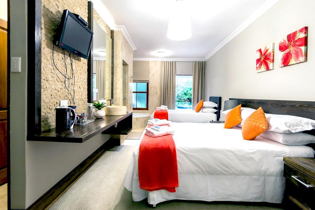 Or Tambo Guest House Kempton Park Bagian luar foto