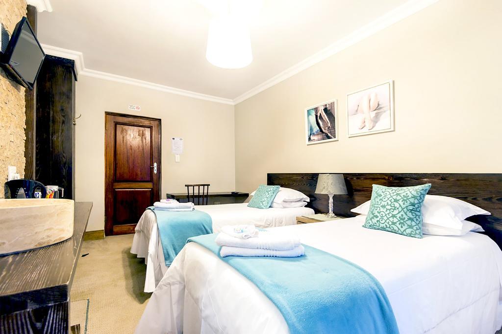 Or Tambo Guest House Kempton Park Bagian luar foto